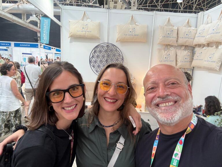 Biocultura-barcelona-blanca-gomez-casasintoxicoz-la-cama-azul-descanso-ecologico